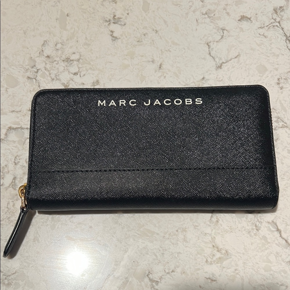 Marc Jacobs Black Zip Wallet